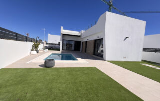 Modern independent villa in San Miguel de Salinas - photo 3