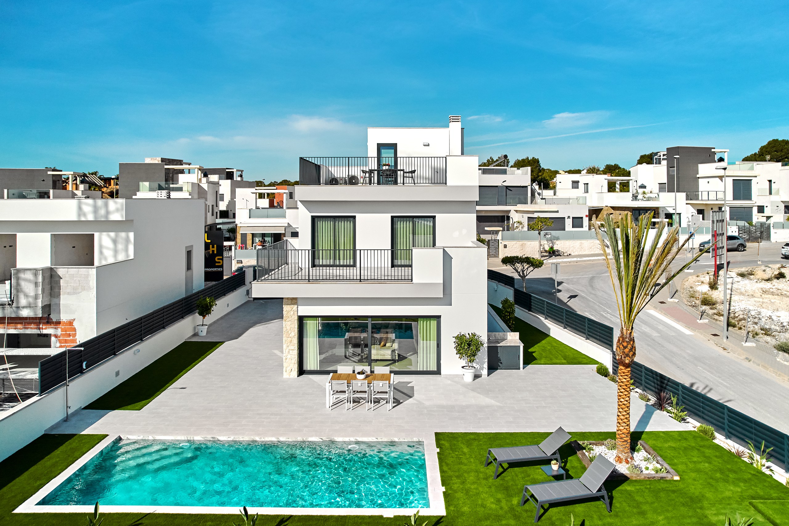 front Exclusive brand new villa in San Miguel de Salinas - photo 2