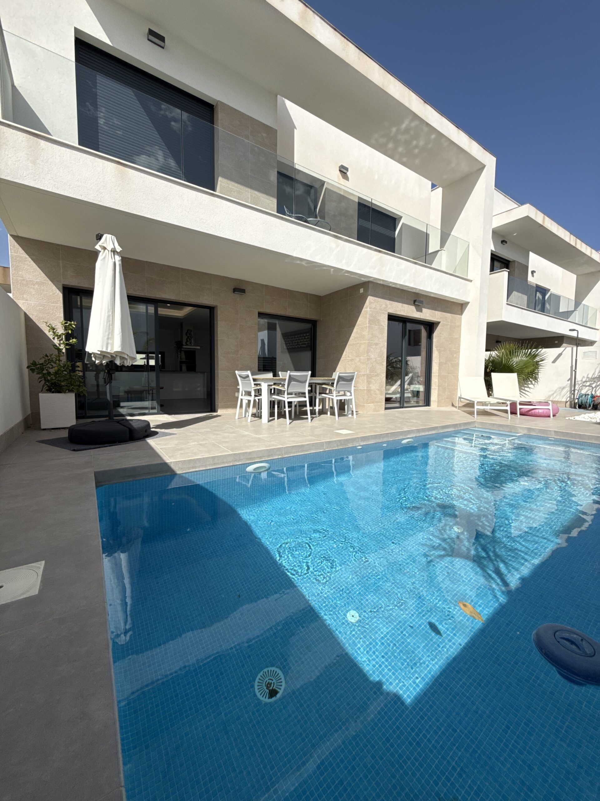 Resale villa with private pool for sale on the Costa Blanca South