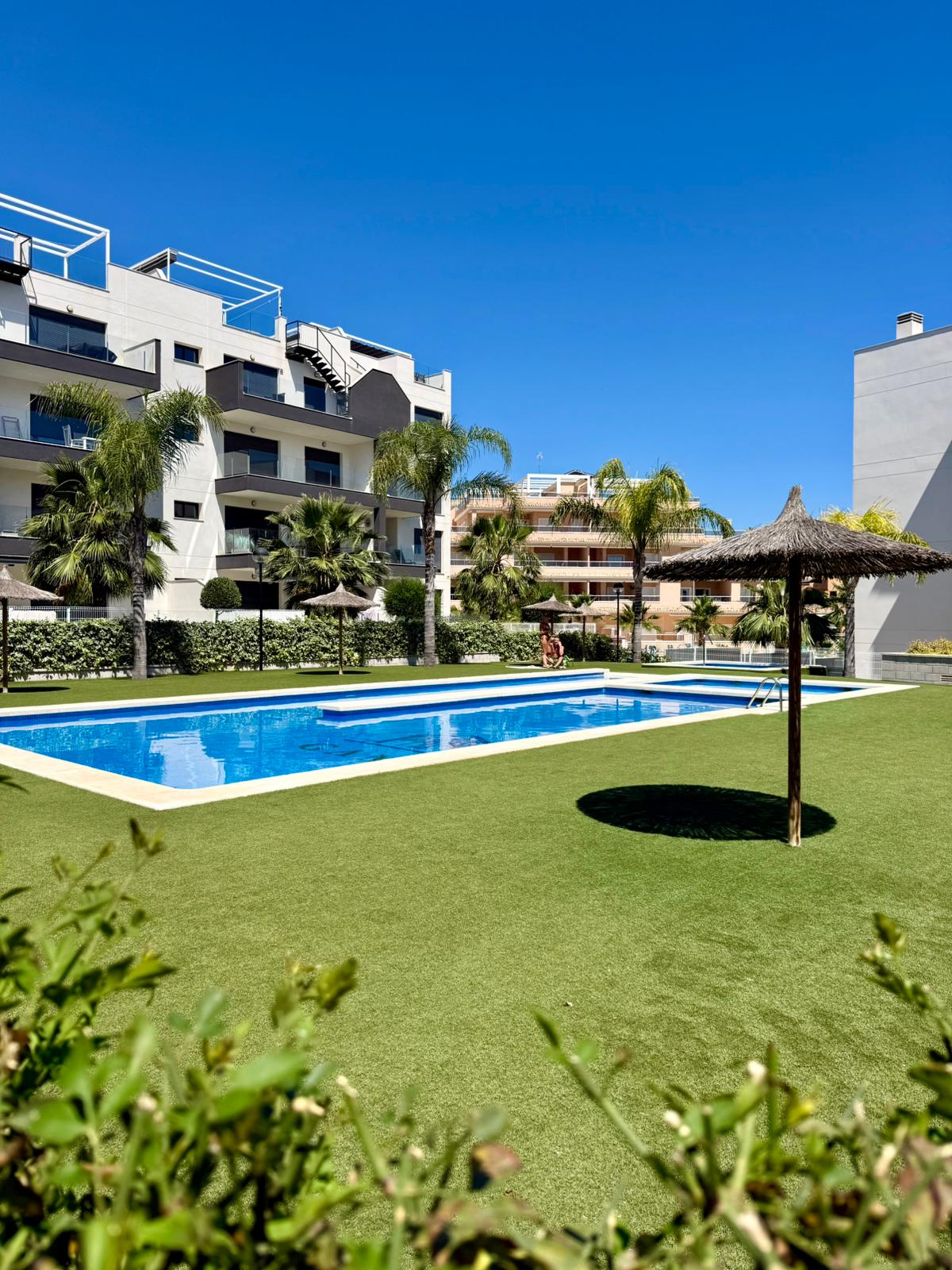 Resale apartment with communal pool in Torrevieja, Costa Blanca South