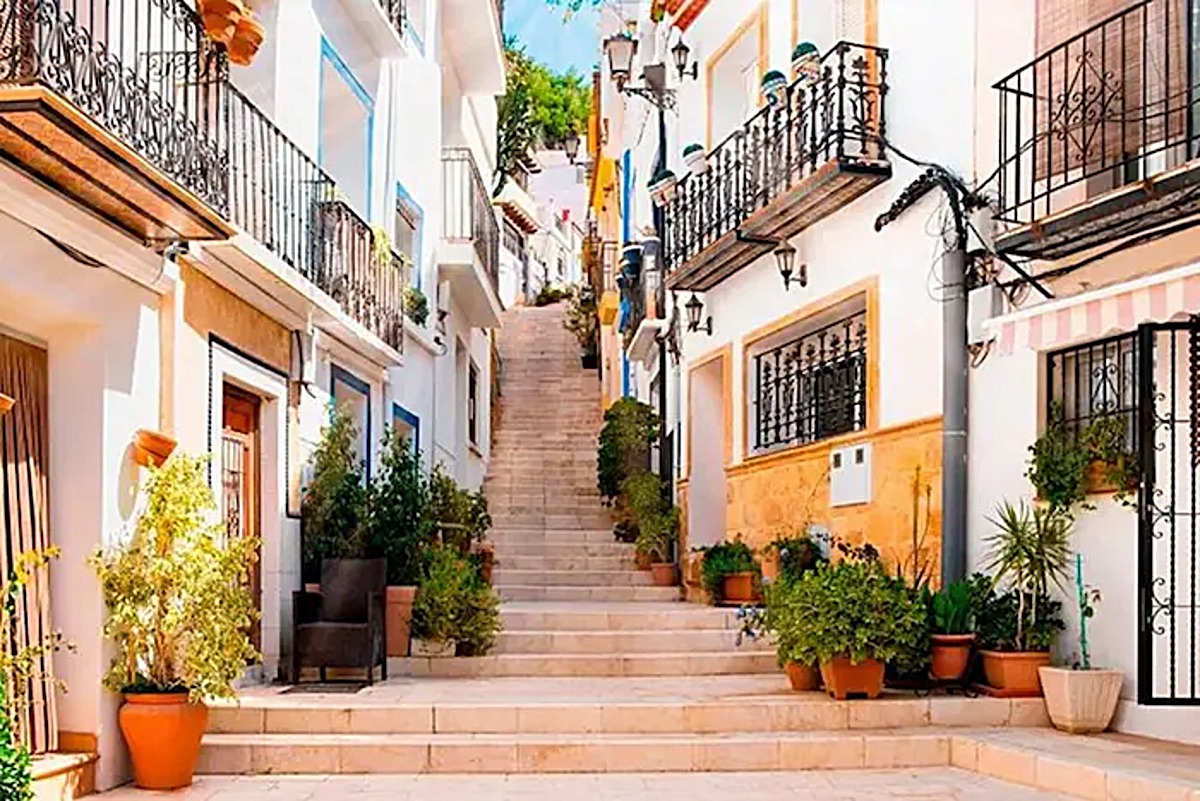 Charming whitewashed street in a historic Alicante Province town