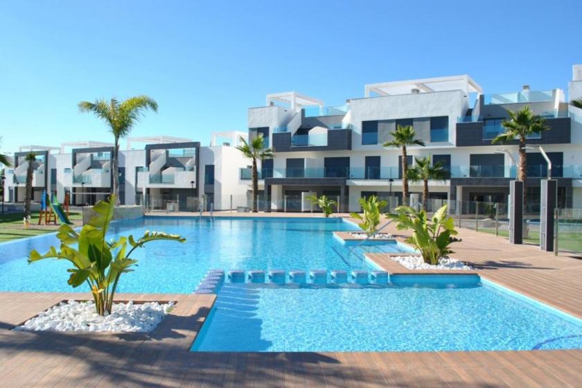 Modern apartment with terrace and communal pool in Guardamar del Segura