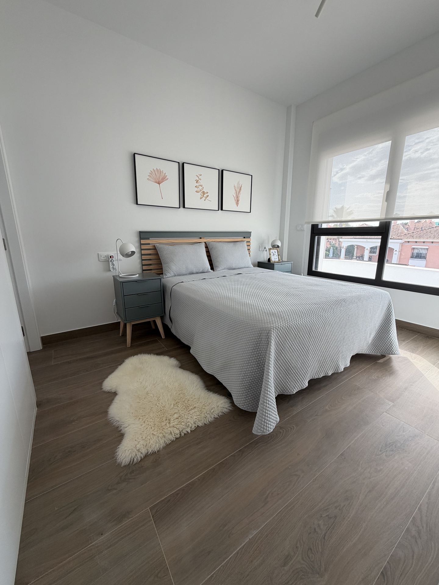 quad los montesinos bedroom 11 Double bedroom with large window