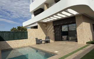 Private pool and sun terrace in front of the house